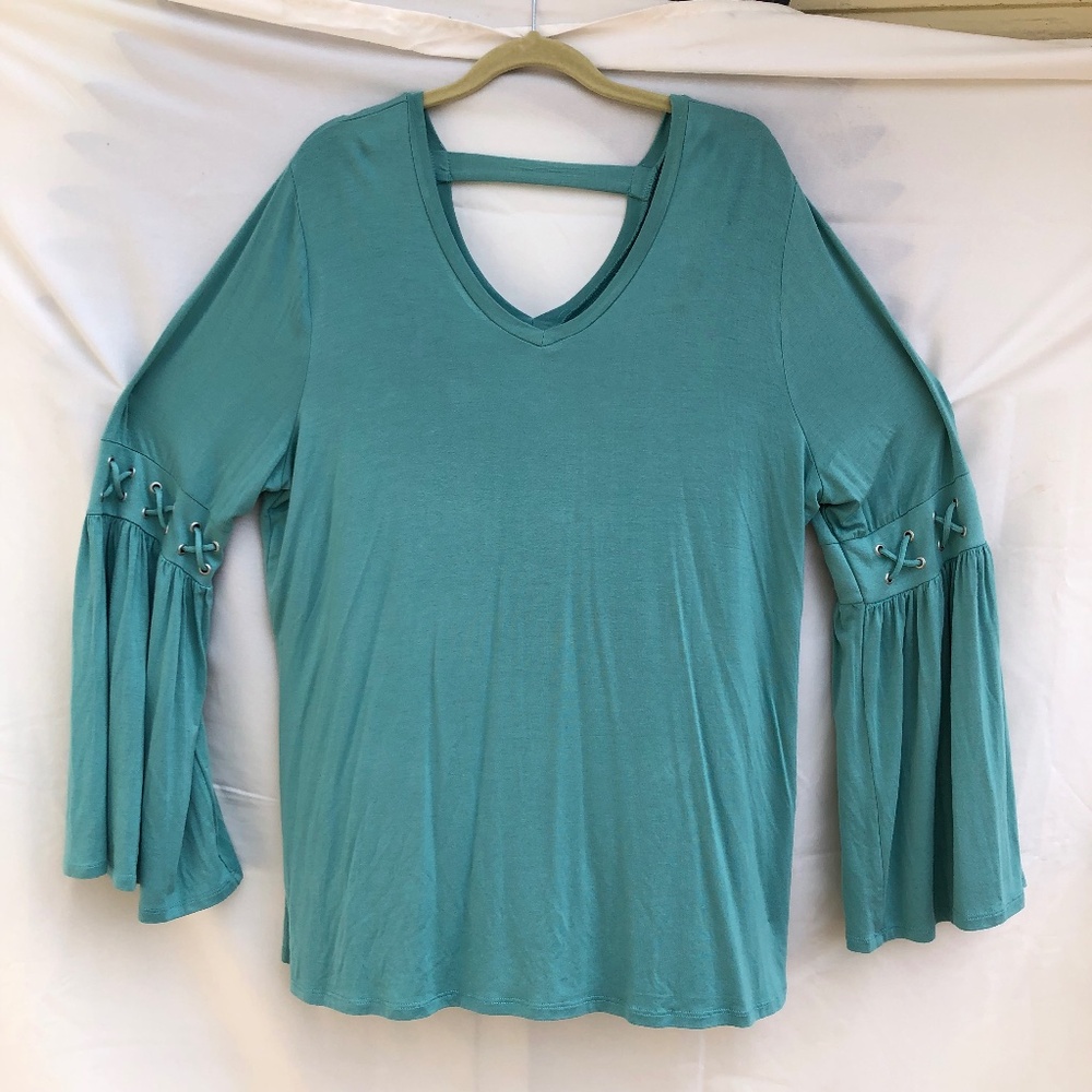A&I Boho sea foam Green Bell Sleeve Top XL rayon